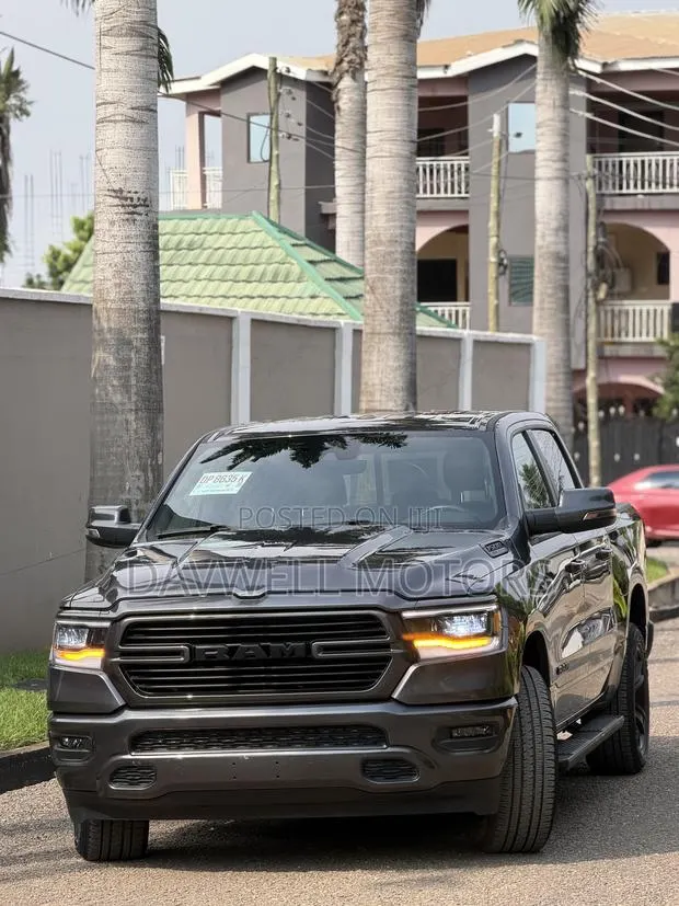 Dodge RAM 2024 Gray · Photo 1