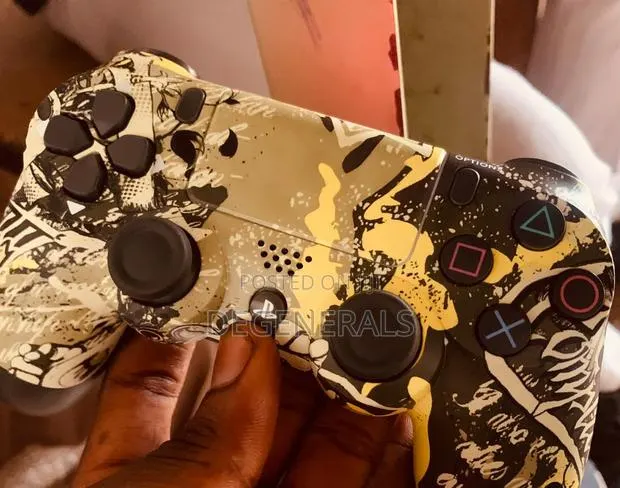 Playstation 4 Controllers · Photo 5