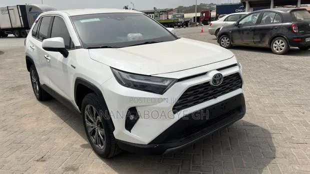Toyota RAV4 2021 White · Photo 1