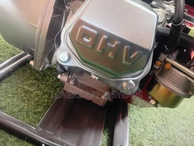 Honda Water Pump for Reliable Water Transfer · Photo 1