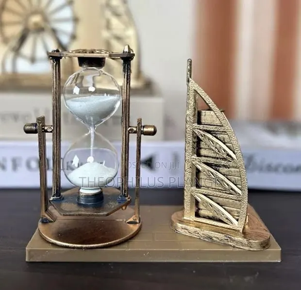 Quicksand Hourglass Table Artifact / Room Decor · Photo 1