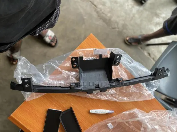 Honda CRV 2017 2018 2019 Grille Bracket · Photo 1