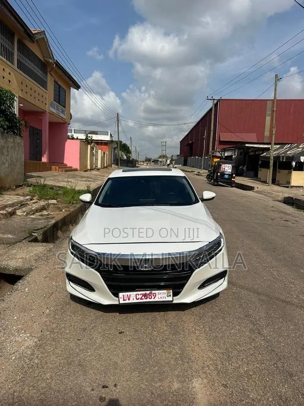 Honda Accord EX-L (1.5L 4cyl Turbo CVT) 2019 White · Photo 1