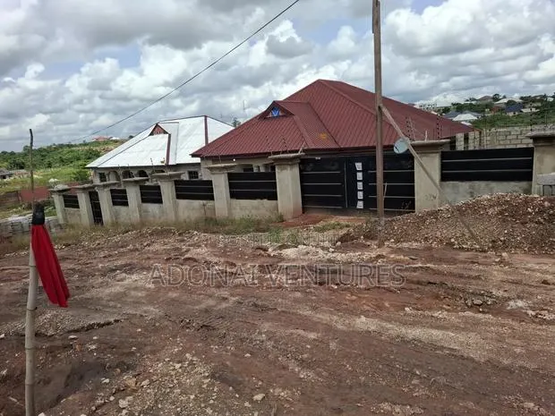 Half Plot of Land for Sale in Sokoban Konkorl · Photo 1