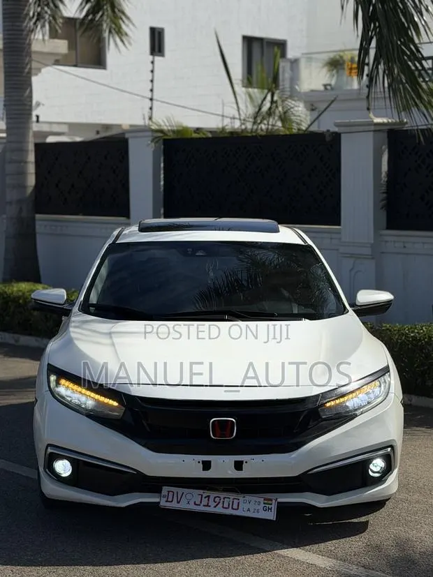 Honda Civic Touring Sedan 2018 White · Photo 1