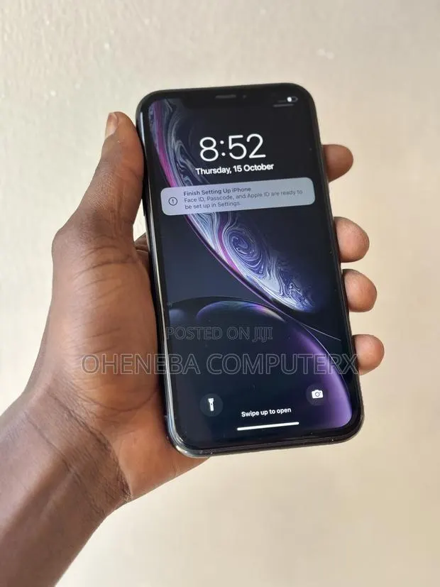 Apple iPhone XR 64 GB Black · Photo 1