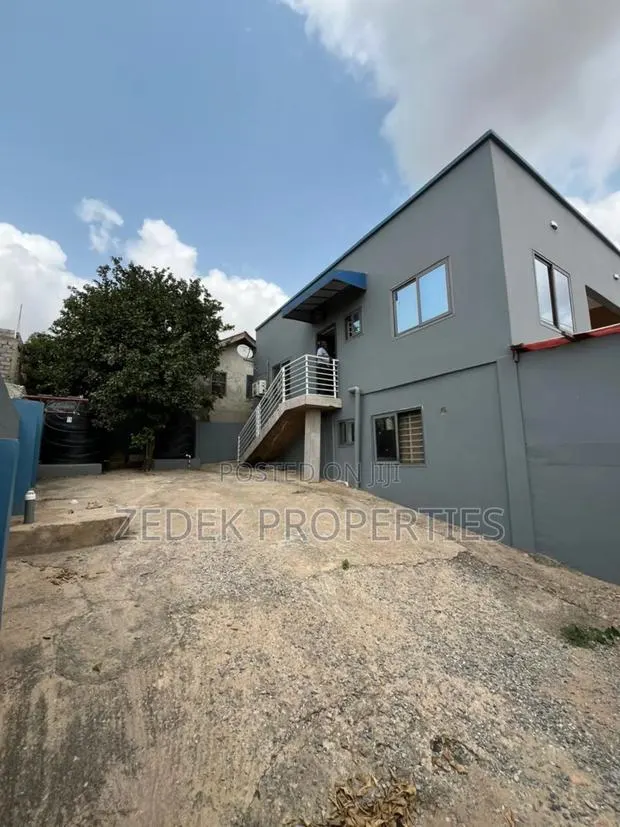 2bdrm Mansion in Zedek Properties, Ashomang Estate for rent · Photo 1