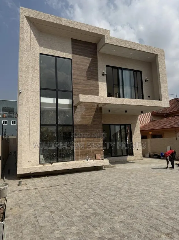 5bdrm Duplex in Community 20 Estate, Spintex for sale · Photo 1