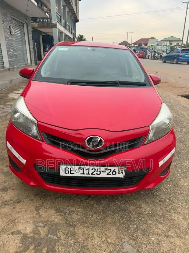 Toyota Vitz 1.3 FWD 5dr 2012 Red · Photo 1