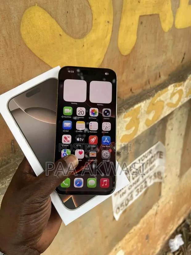 Apple iPhone 16 Pro Max 256 GB Gold · Photo 1
