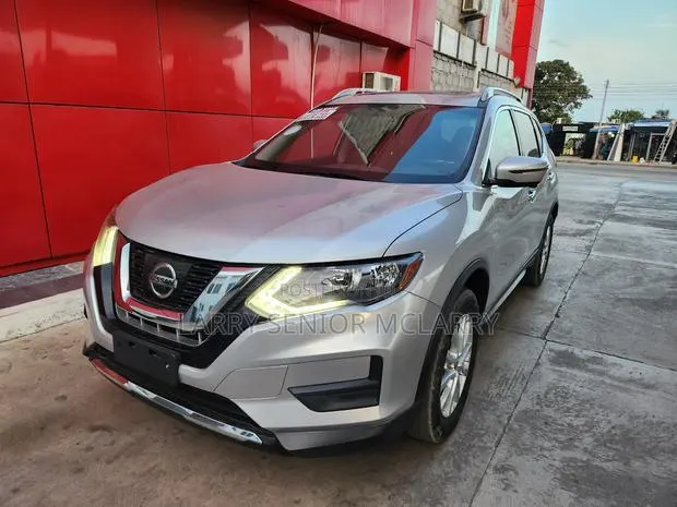 Nissan Rogue SV AWD 2017 Silver · Photo 1