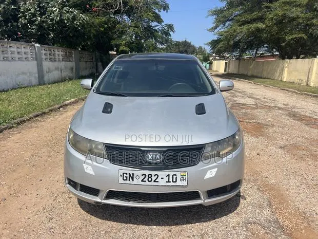 Kia Cerato 2010 Silver · Photo 1