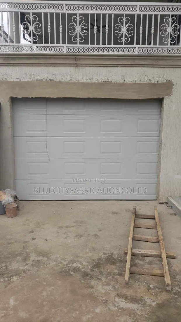 Authentic Automatic Garage Door · Photo 1