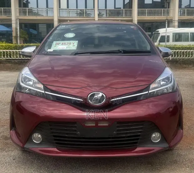 Toyota Vitz 1.3 AWD 5dr 2015 Burgundy · Photo 1