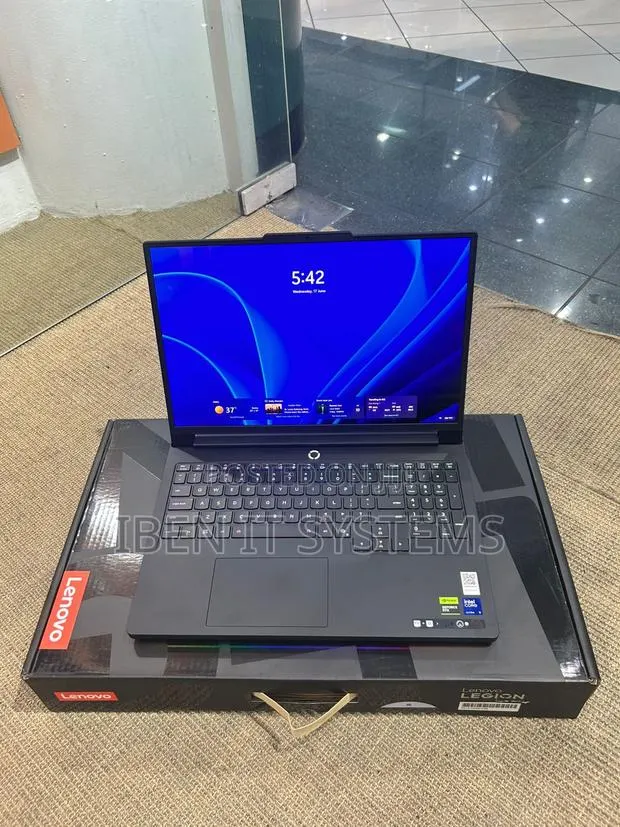 New Laptop Lenovo Legion Pro 7 64GB Intel Core Ultra 9 SSD 1T · Photo 1