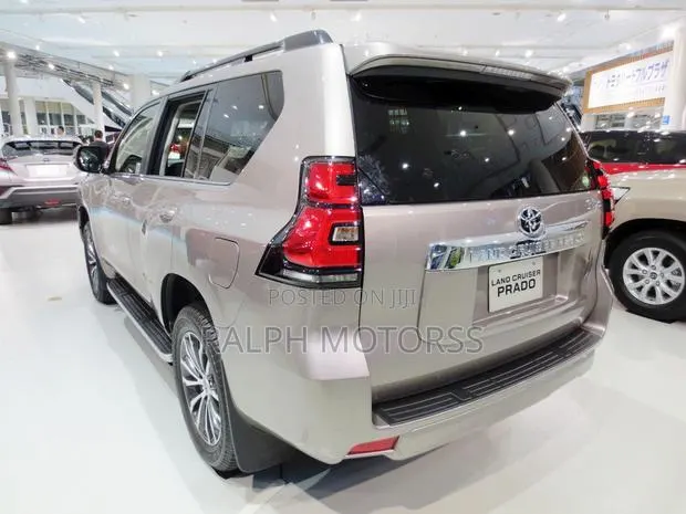 Toyota Prado 2018-2020 Taillight Pair · Photo 1