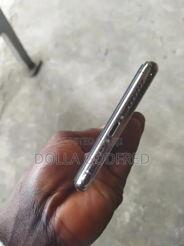 Apple iPhone XS Max 64 GB Gold · Photo 1