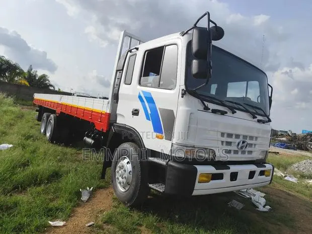 14ton Hyundai Double Axle. Manual Engine. New Arrival. · Photo 1