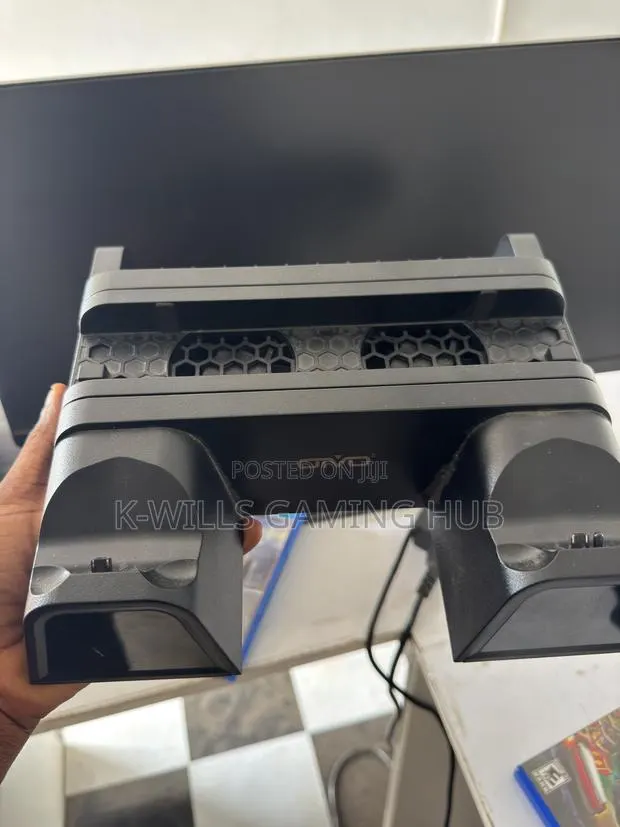 Ps4 Cooling Fan With Dual Charging Dock · Photo 1