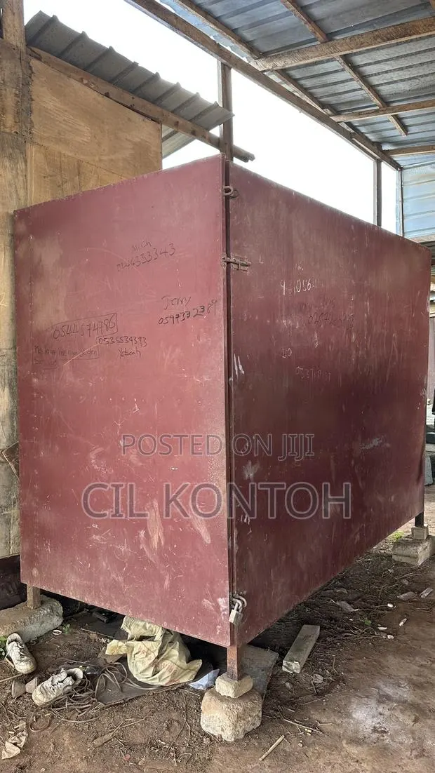 8ft 9in X 7ft Small Container · Photo 1