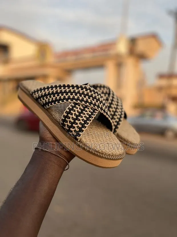 Original Woven Cross Slippers · Photo 1