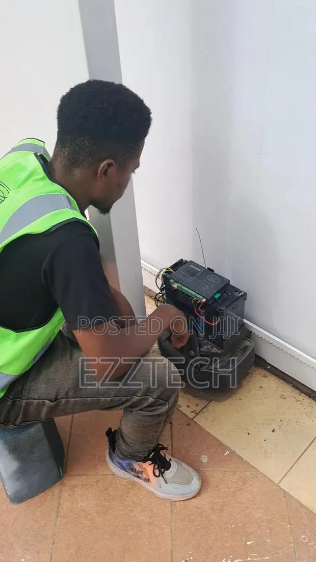 Sliding Gate Operator Installation and Maintenance · Photo 1