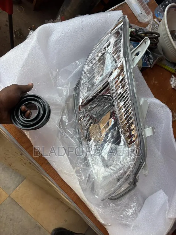 Toyota Axio Headlight Pair · Photo 1