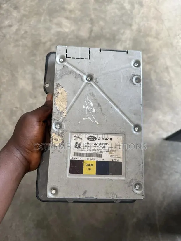 2019 Range Rover Velar Audio Amplifier Control Module Oem · Photo 1