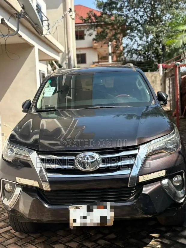 Toyota Fortuner 2.8 D AWD 2018 Brown · Photo 1