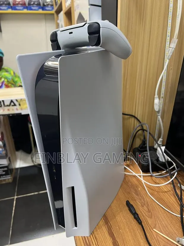 Ps 5 Standard 4 Solid Online Offline Games Installed · Photo 1