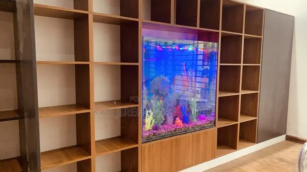 Shelves Aquarium With 15 Fishes · Photo 1