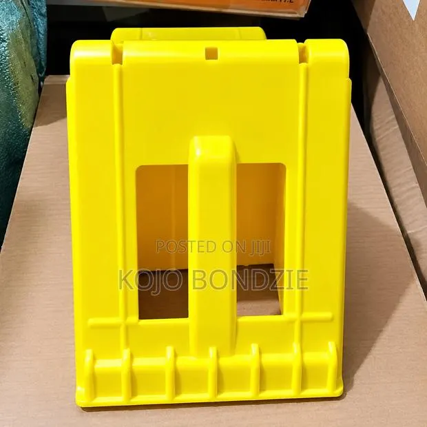 PLASTIC WHEEL CHOCK (Heavy Duty ) · Photo 3