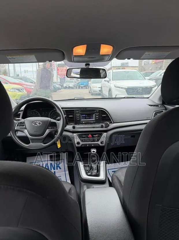 Hyundai Elantra SE Sedan FWD (2.0L 4cyl 6M) 2017 White · Photo 1