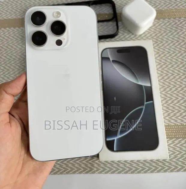 Apple iPhone 16 Pro 256 GB White · Photo 1