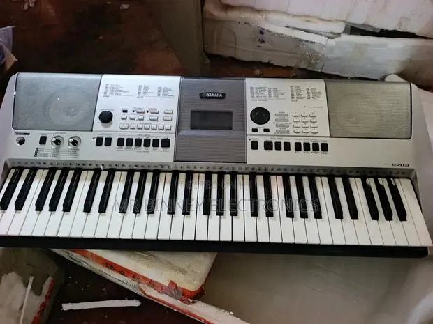 Yamaha PSR E413 · Photo 1