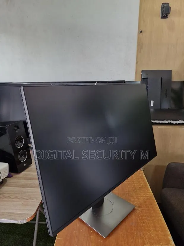 Dell P2725he the Dell P2725HE 27-Inch Full HD USB-C Hub Monitor · Photo 1