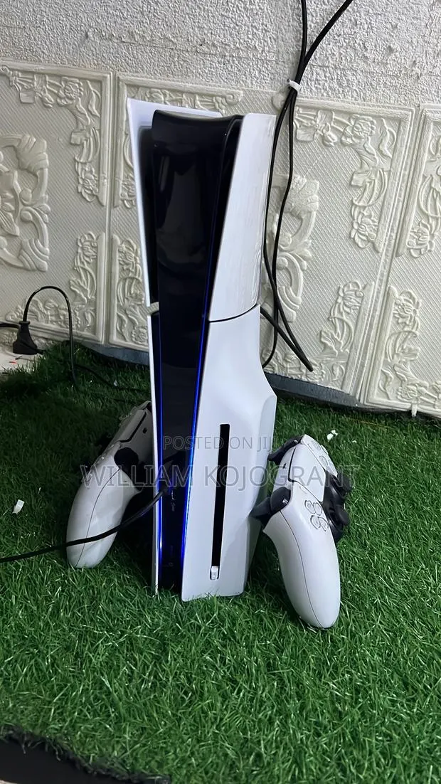 PS5 Slim Standard 10games · Photo 1