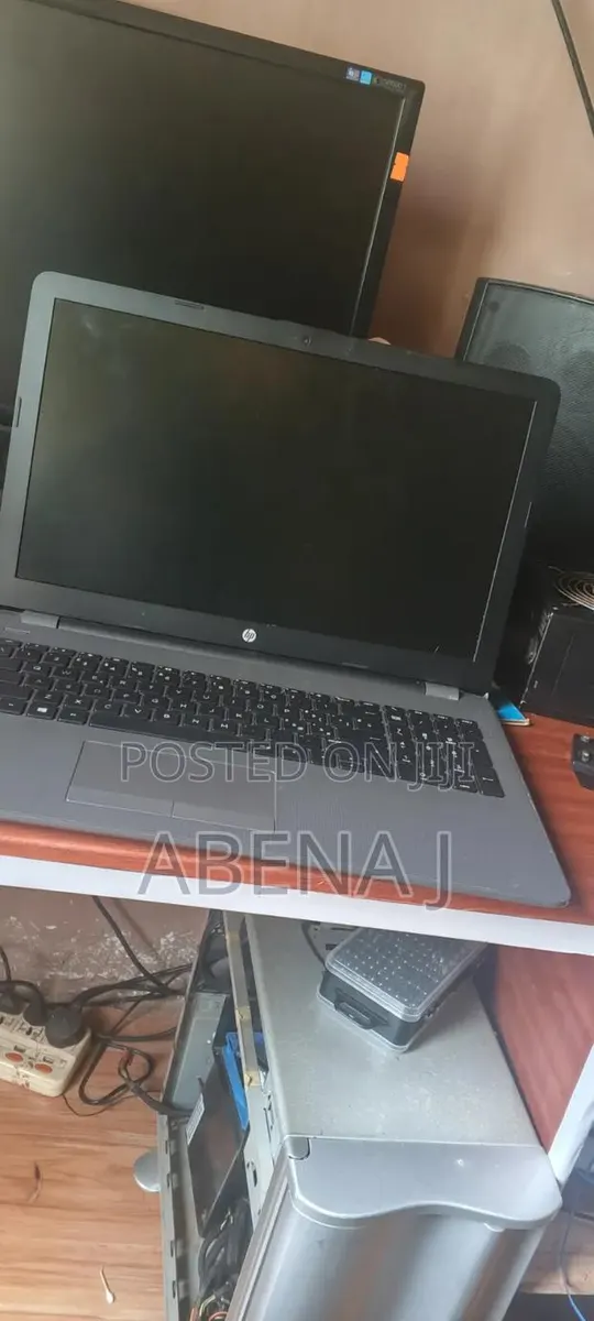 Laptop HP 255 8GB HDD 128GB · Photo 1