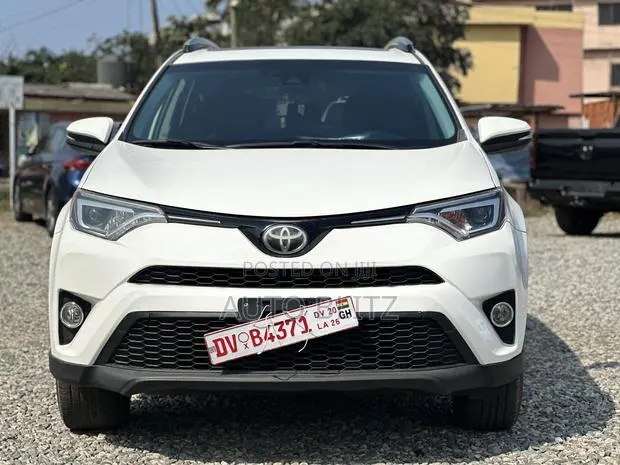 Toyota RAV4 2017 White · Photo 1