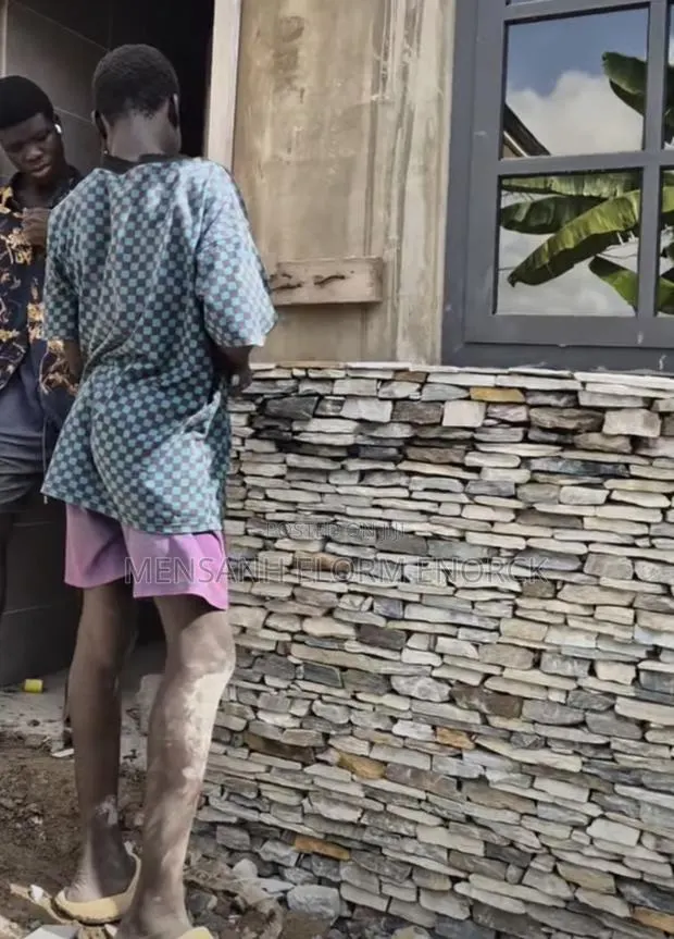 Call for Good Construction Work Stone ,Tilling ,Pop Job · Photo 1