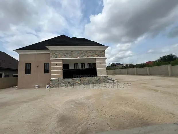 4bdrm House in B2 Properties Agency, Kumasi Metropolitan for sale · Photo 1