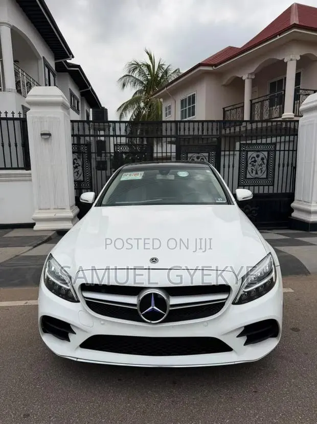 Mercedes-Benz C300 2019 White · Photo 1