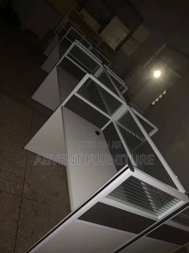 High Quality Workstation for Modern Offices · Photo 1