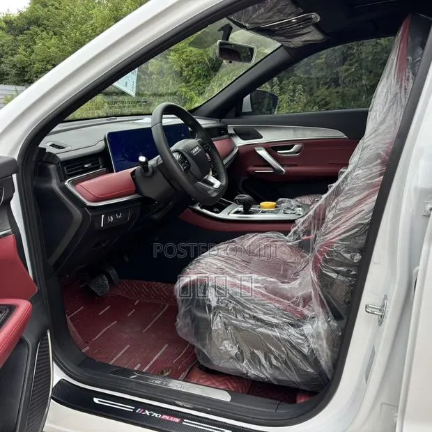 Jetour X70 Plus 1.6 6-Seater FWD 2022 White · Photo 6