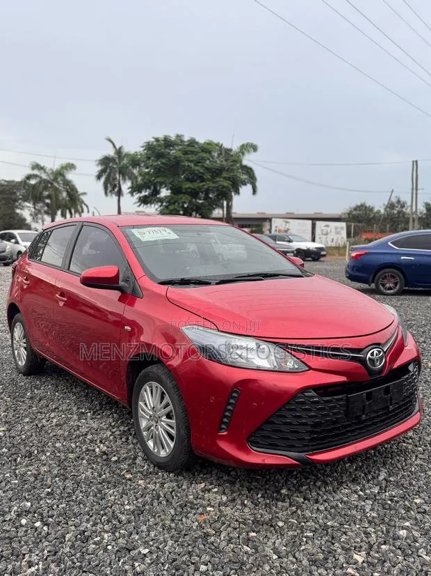 Toyota Yaris L Hatchback 5dr 2018 Red · Photo 1