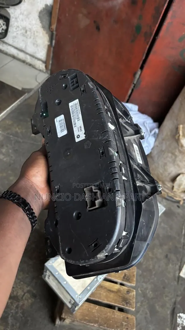 Dodge RAM 2013 2015 Meter Board Cluster · Photo 1
