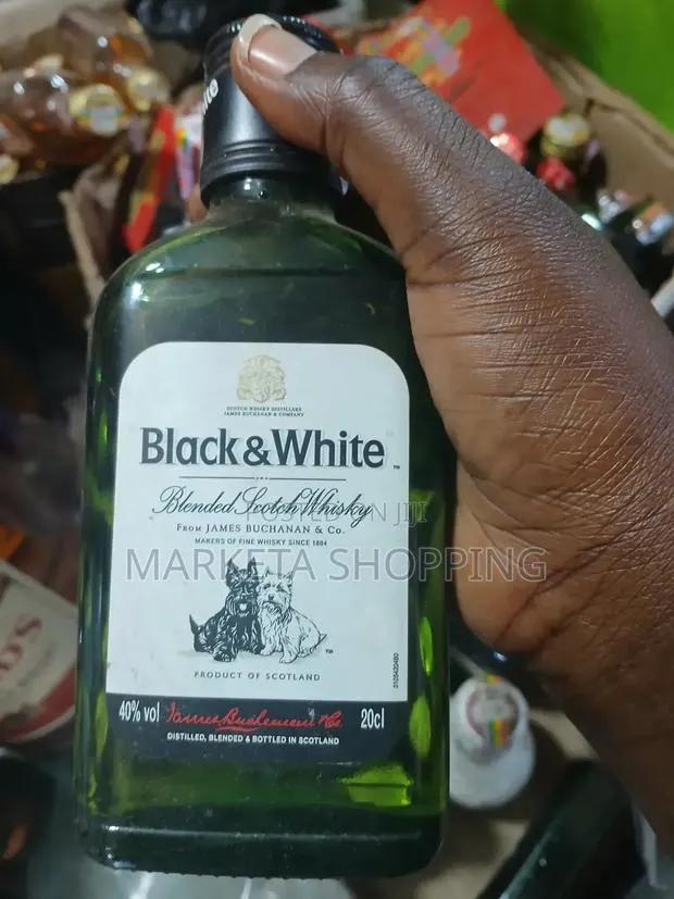 Black &White Whiskey 20cl · Photo 1
