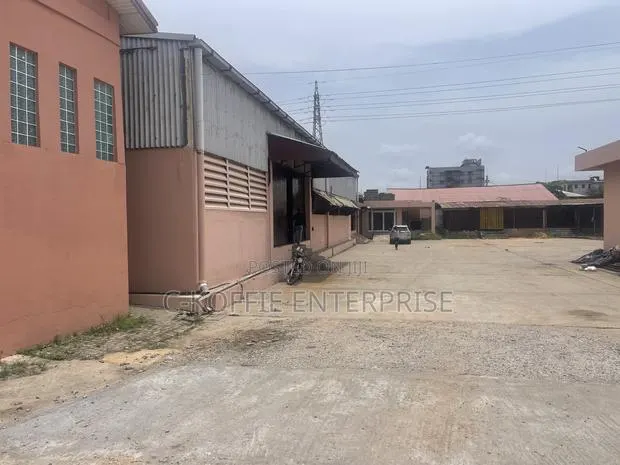 1700 SQM Warehouse + Offices at Graphics Road for Rent · Photo 1