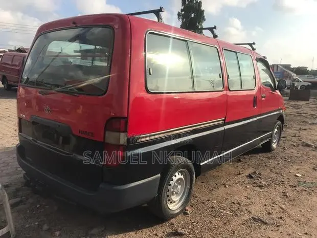 Toyota HiAce 2004 Red · Photo 3