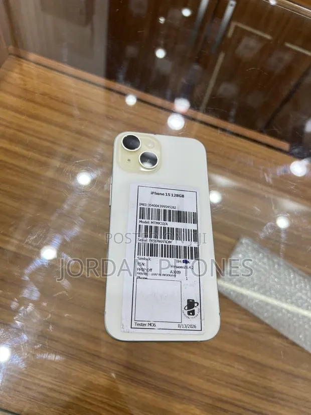 Apple iPhone 15 128 GB Yellow · Photo 1